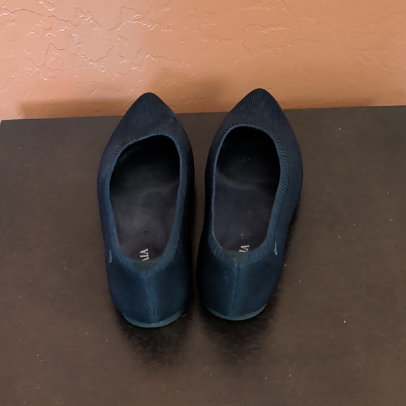 Vivaia Aria Navy Pointed Toe Ballet Flat Size 39.5/8.5 knit rubber outsole - Picture 4 of 7